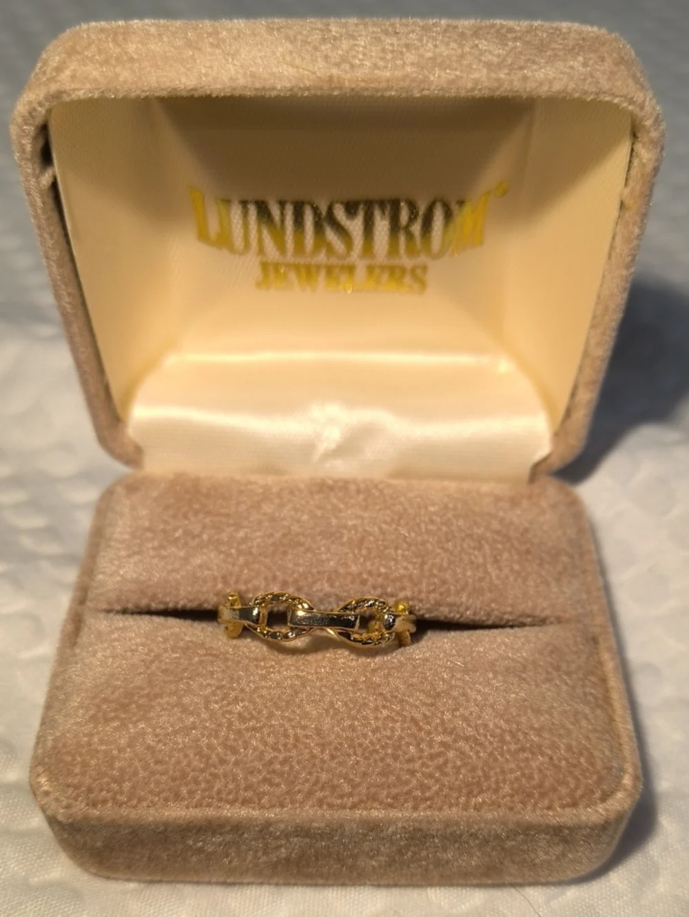 Yellow Gold Twisted Link Women's Ring Size 7.5 L6